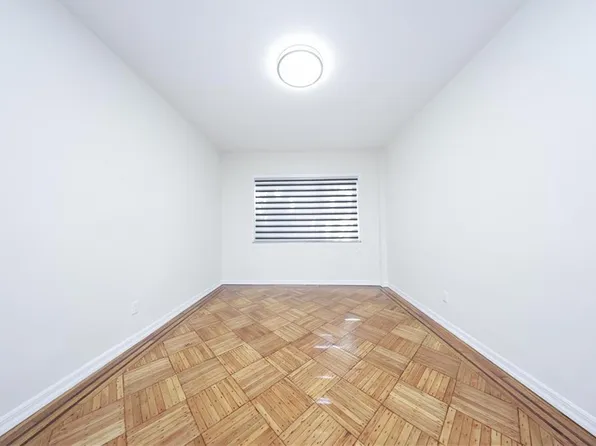 1813 Bay Ridge Avenue image 8 of 31