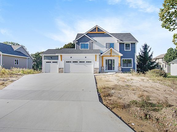 3rd image of 8147 Fairwood Dr