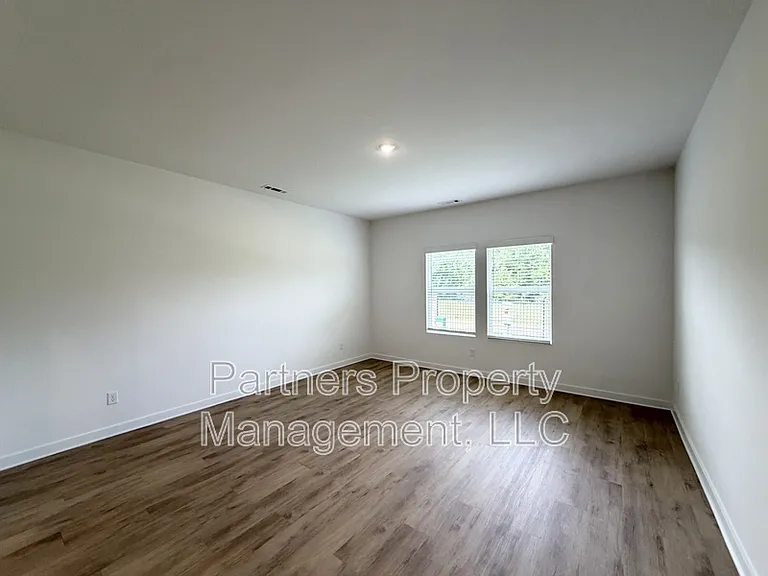 537 S Neon Ave — Photo 7