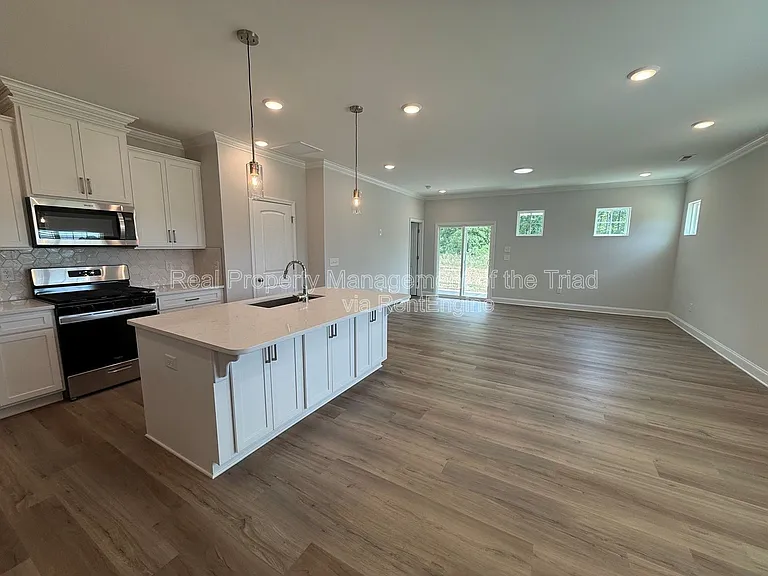 111 Oakdale Forest Ln — Photo 7