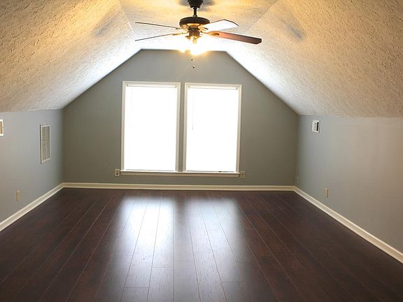 4th image of 203 Beechbrook Ct