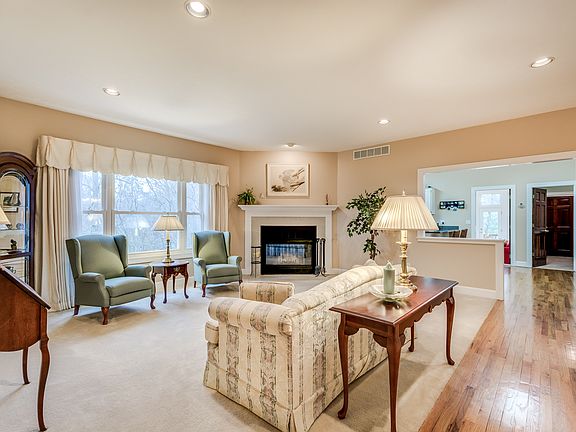 2nd image of 596 Laurel Oaks Dr