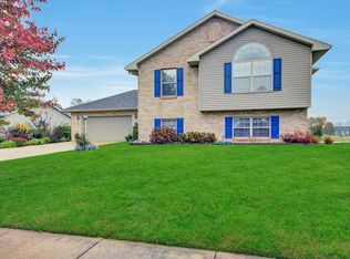 512 Chestnut Dr, Saint Joseph, IL 61873