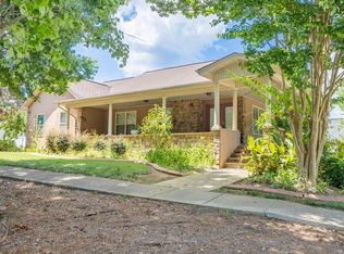 324 Avenue Of The Oaks, Rock Spring, GA 30739