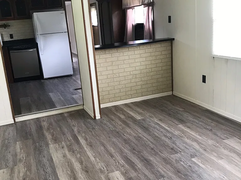 208 Bee Ridge Rd — Photo 3