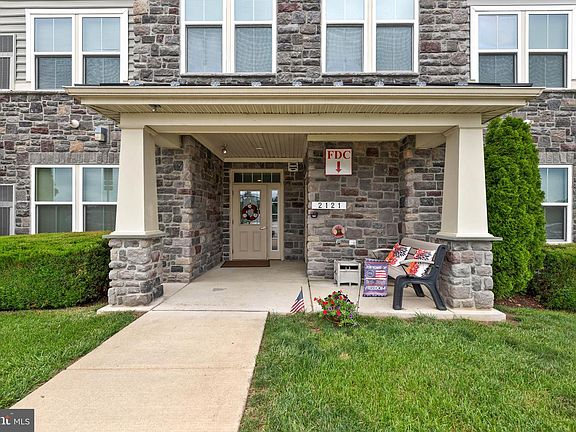 2nd image of 2121 John Stuart Rd #E