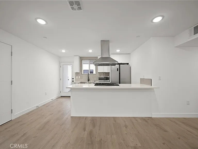 169 S Hoover St — Photo 5