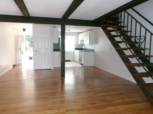 21 Linwood Ave APT C, Wareham, MA 02571