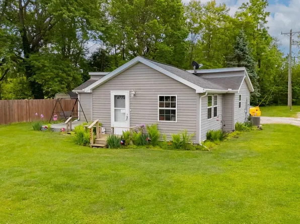 225 E Allen St, Roann, IN 46974