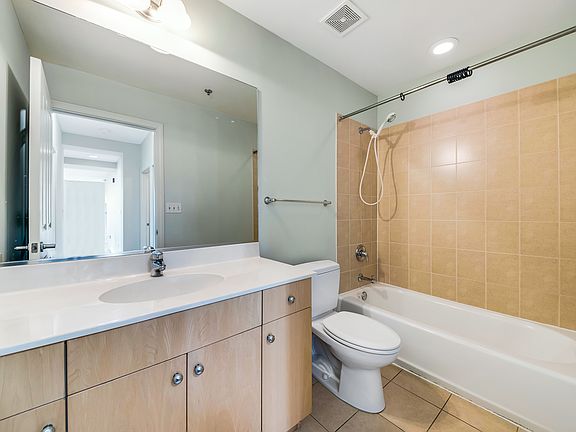 4th image of 1250 S Michigan Ave APT 2408
