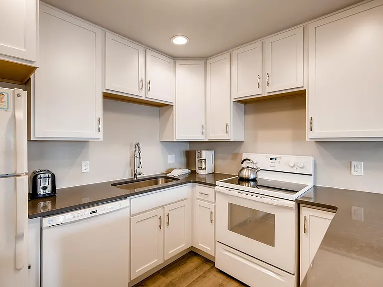 56 Uneva Pl #209 — Photo 4