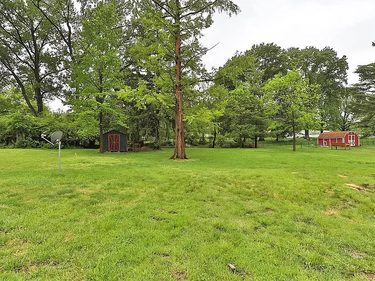 118 Irene Dr — Photo 16