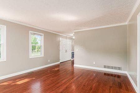 5th image of 650 Glastonbury Ct