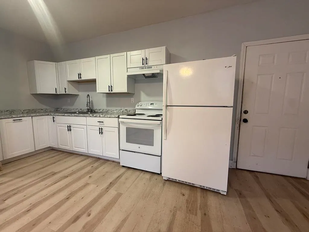2 bed, 1.0 bath, 1050 sqft, $1,650 — Photo 4