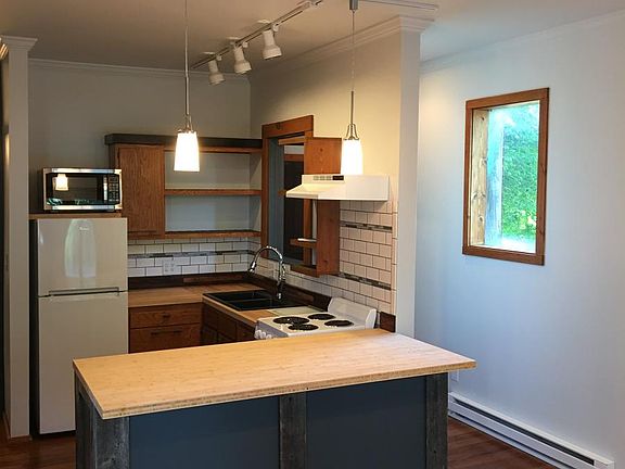 Designer Kitchen w/ Custom Lighting