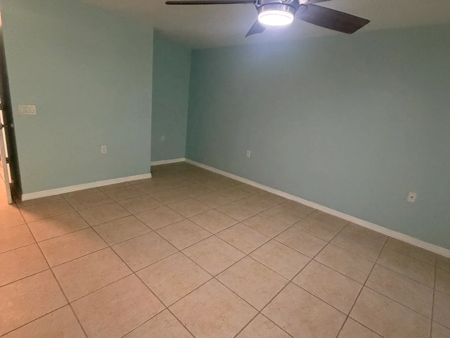 2 bed, 2.5 bath, 1415 sqft, $1,900 — Photo 3