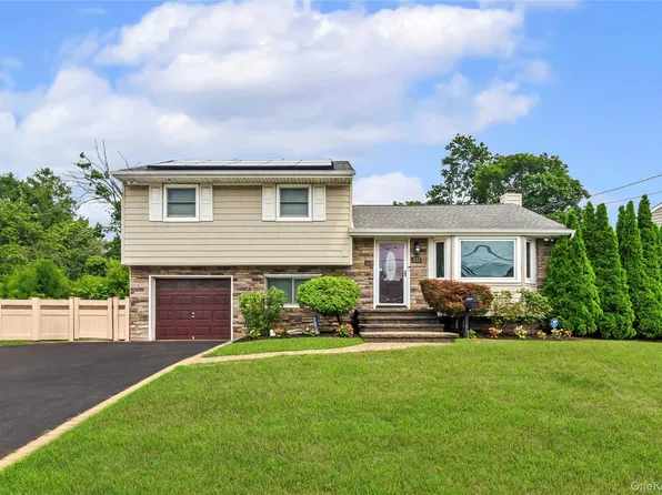 133 Wilherm Lane, West Islip, NY 11795