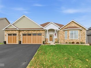 931 S Carly Cir, Yorkville, IL 60560