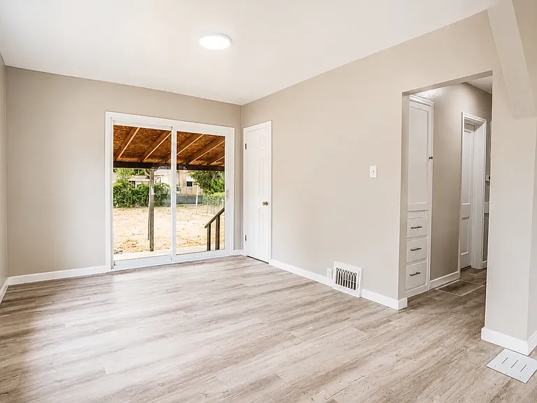 736 Jackson St — Photo 12