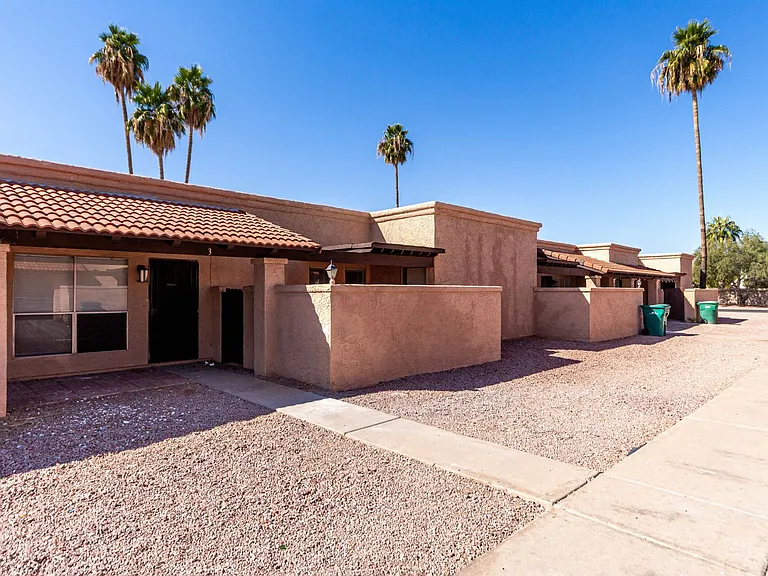 615 N Arrowhead Dr — Photo 5