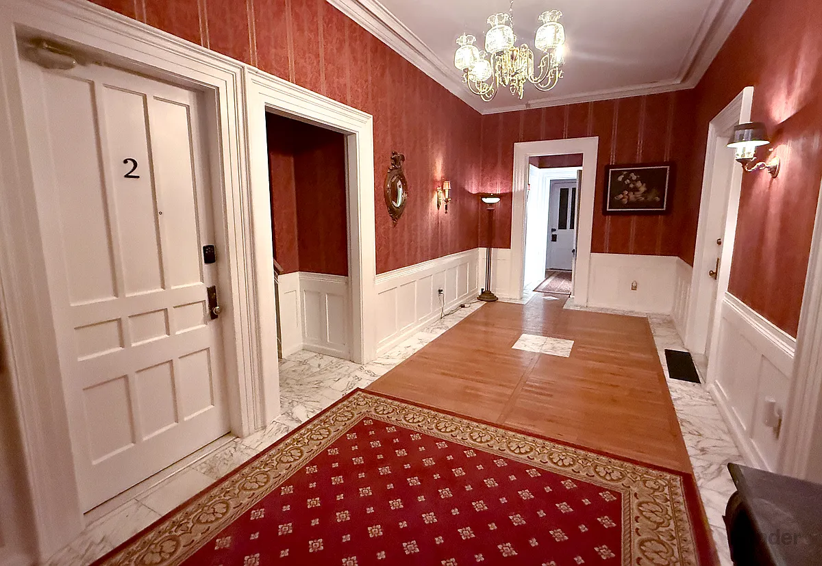 Entry Foyer - 304 Washington Ave #5