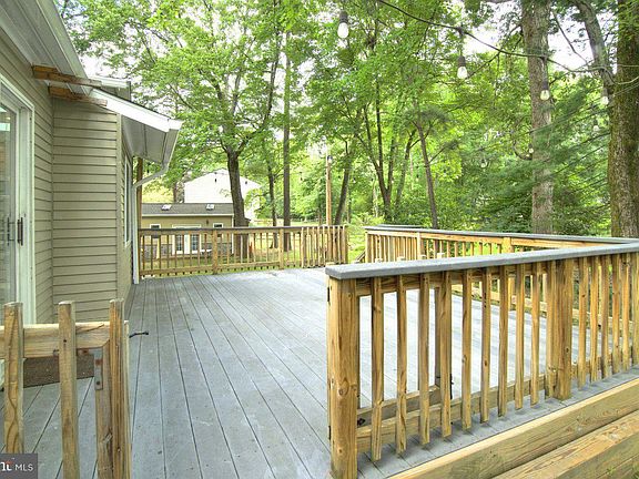 2nd image of 2405 Earlsgate Ct
