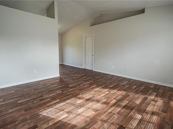 5th image of 1058 Ireland Dr