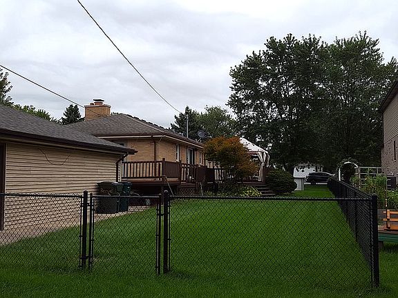 Large lot 95' x 210' 