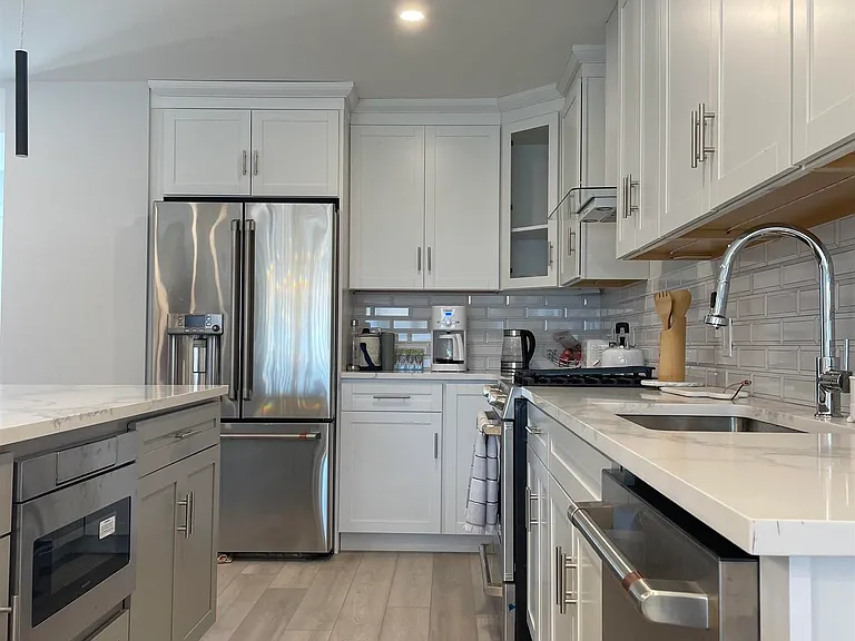 15 N Jefferson Ave #A — Photo 3