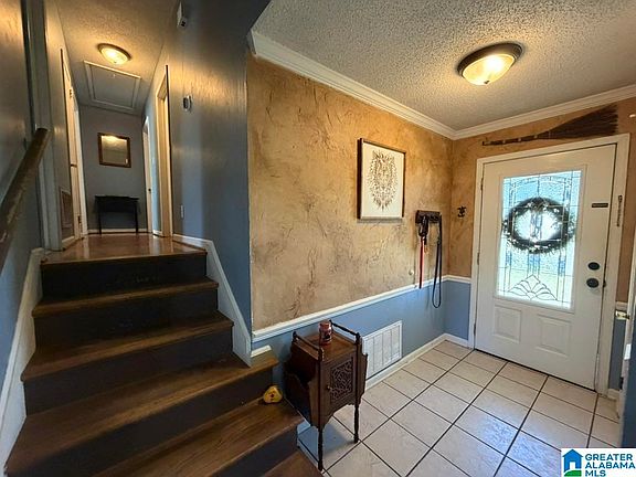 3rd image of 804 Creekview Dr