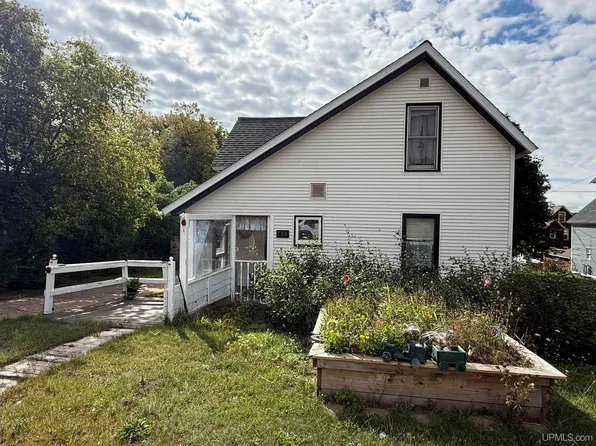726 N Lincoln Dr, Hancock, MI 49930