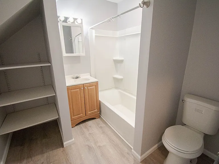 836 S Newton Ave — Photo 9
