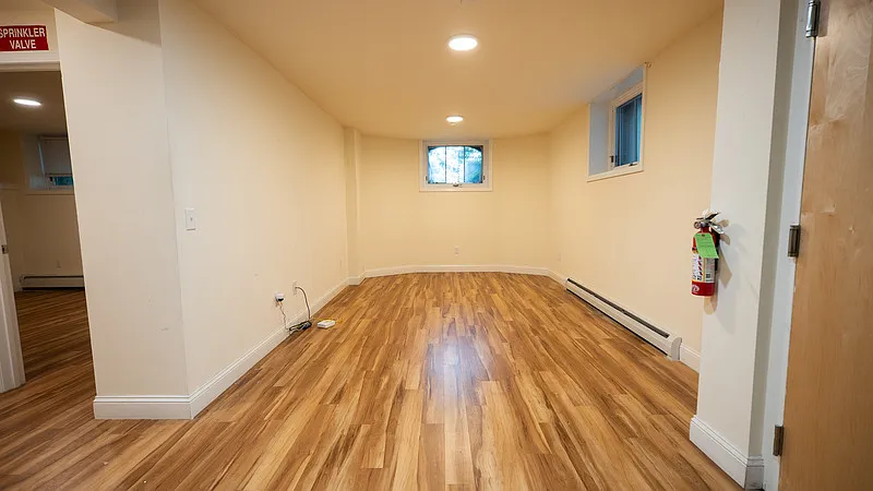 3 bed, 1.0 bath, $3,210 — Photo 3