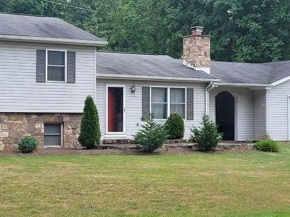 3119 Brookside Ln, Lock Haven, PA 17745
