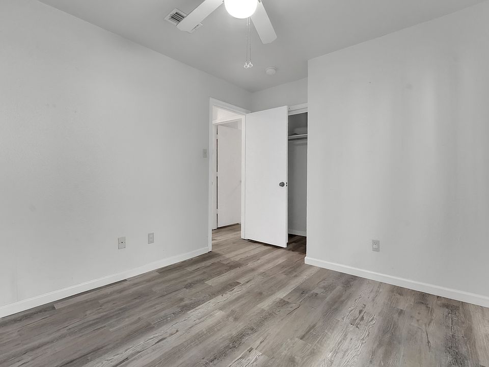1st image of 6016 Glenwood Dr