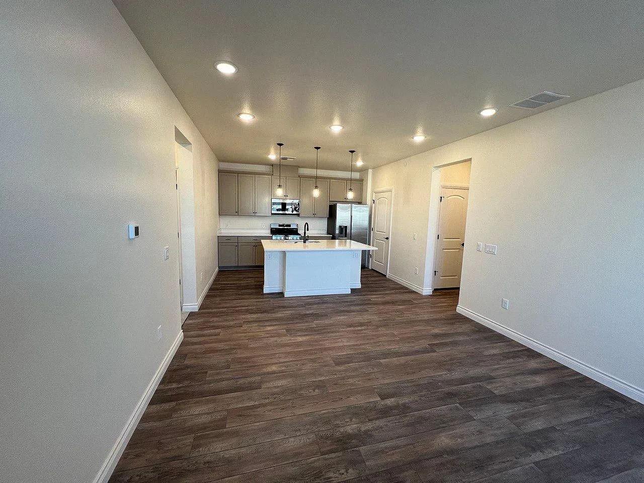 3 bed, 1264 sqft, $2,799 — Photo 3