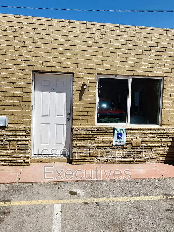Studio, 1.0 bath, 350 sqft, $600 — Photo 1
