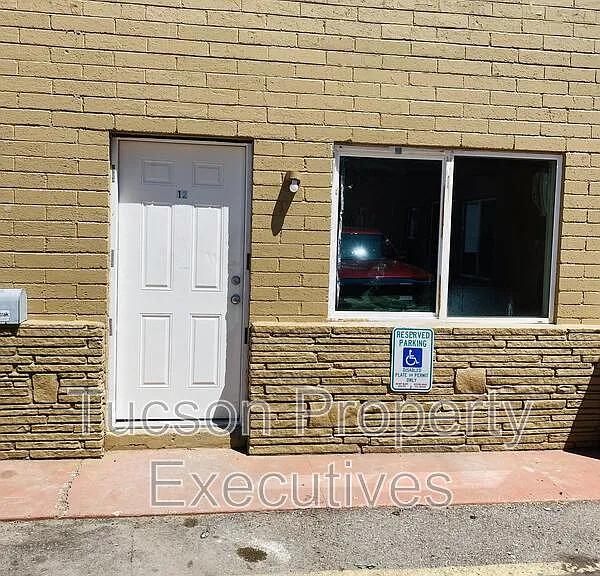 2411 S 6th Ave #12 — Photo 1