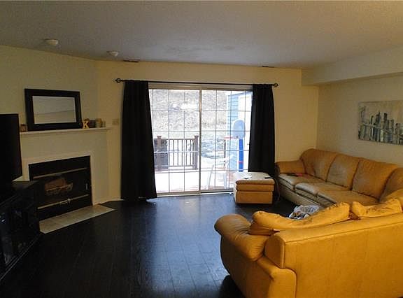 3rd image of 1904 Dunhill Dr