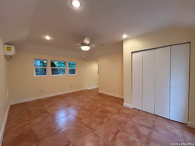 2 bed, 1.5 bath, 1000 sqft, $1,399 — Photo 2