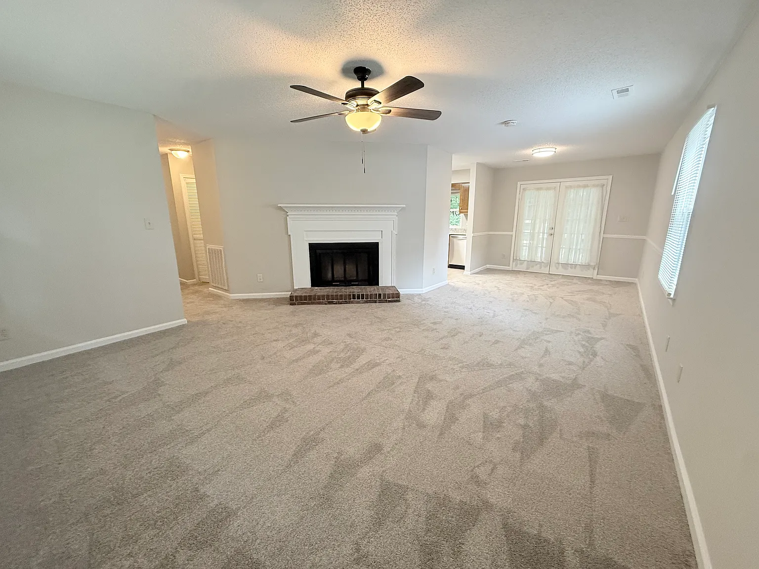 3 bed, 1375 sqft, $1,950 — Photo 2