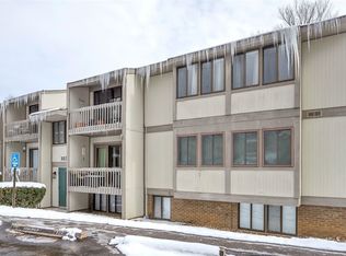 323 Ridge Point Cir APT 14, Bridgeville, PA 15017