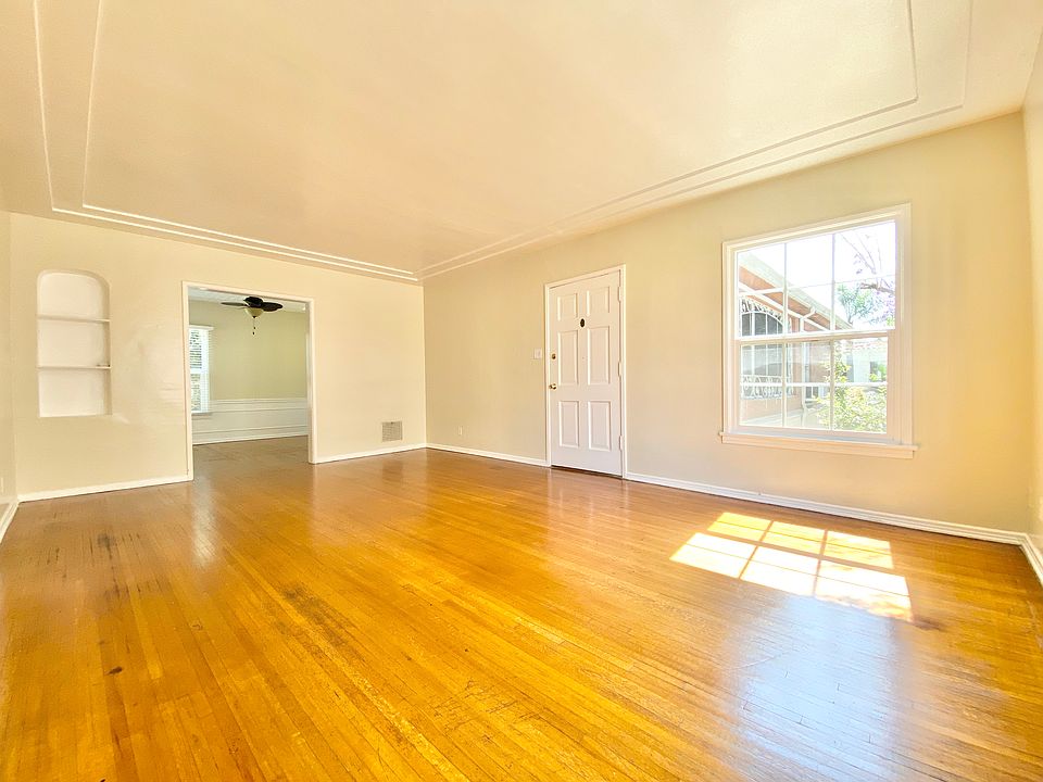 1st image of 430 N Genesee Ave #1/2