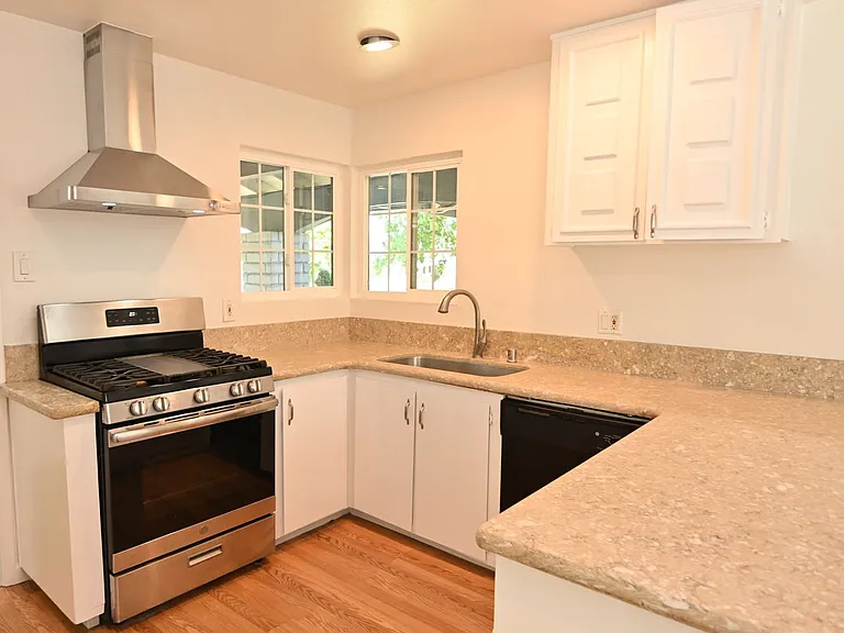 5659 Lathrop Dr — Photo 5
