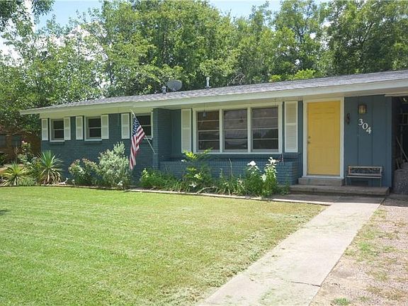 2nd image of 304 W Avenue F