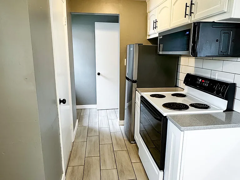 1446 Pilgrim St — Photo 14