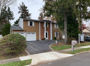21 Hurtin St, Port Jefferson Station, NY 11776