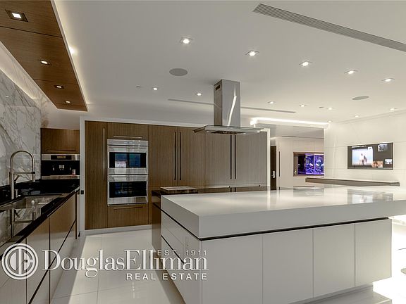 4th image of 17001 Collins Ave APT 4704