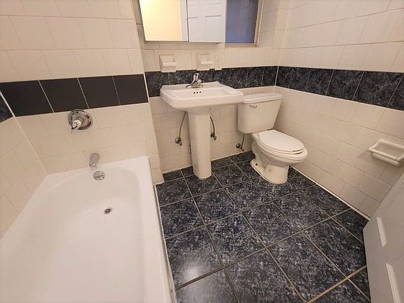 5th image of 449 W 43rd St APT 4B