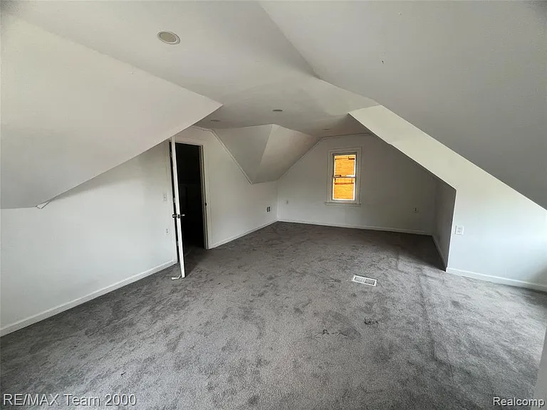 6895 Grandville Ave — Photo 17